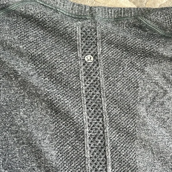 🖤Lululemon Top🖤 - Picture 7 of 7